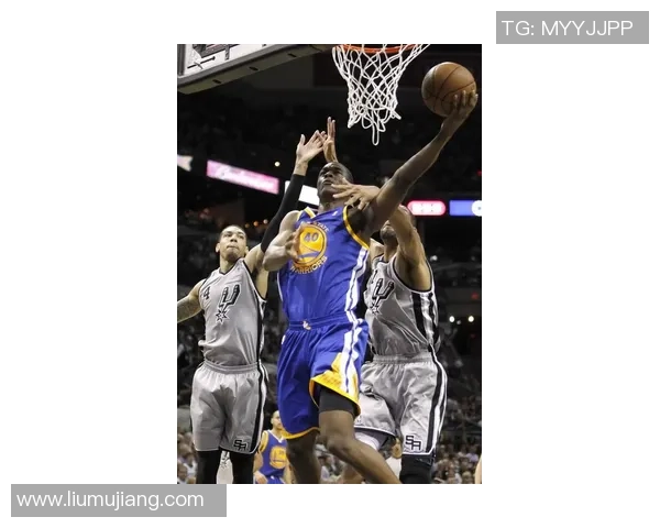 2015年NBA季后赛雷霆与马刺第四场精彩对决回顾与分析