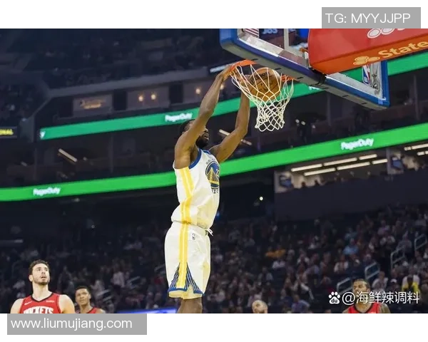2016年NBA常规赛勇士与雷霆激战回顾赛场精彩瞬间与球员表现分析