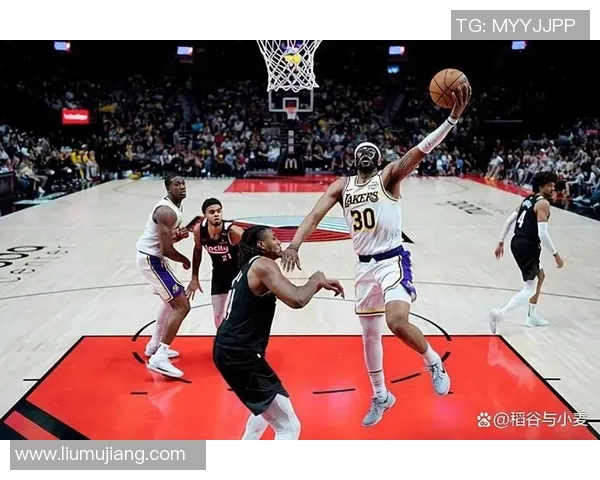 场上作用太好了！后场新援的到来确实是提升了湖人的全体竞争力？